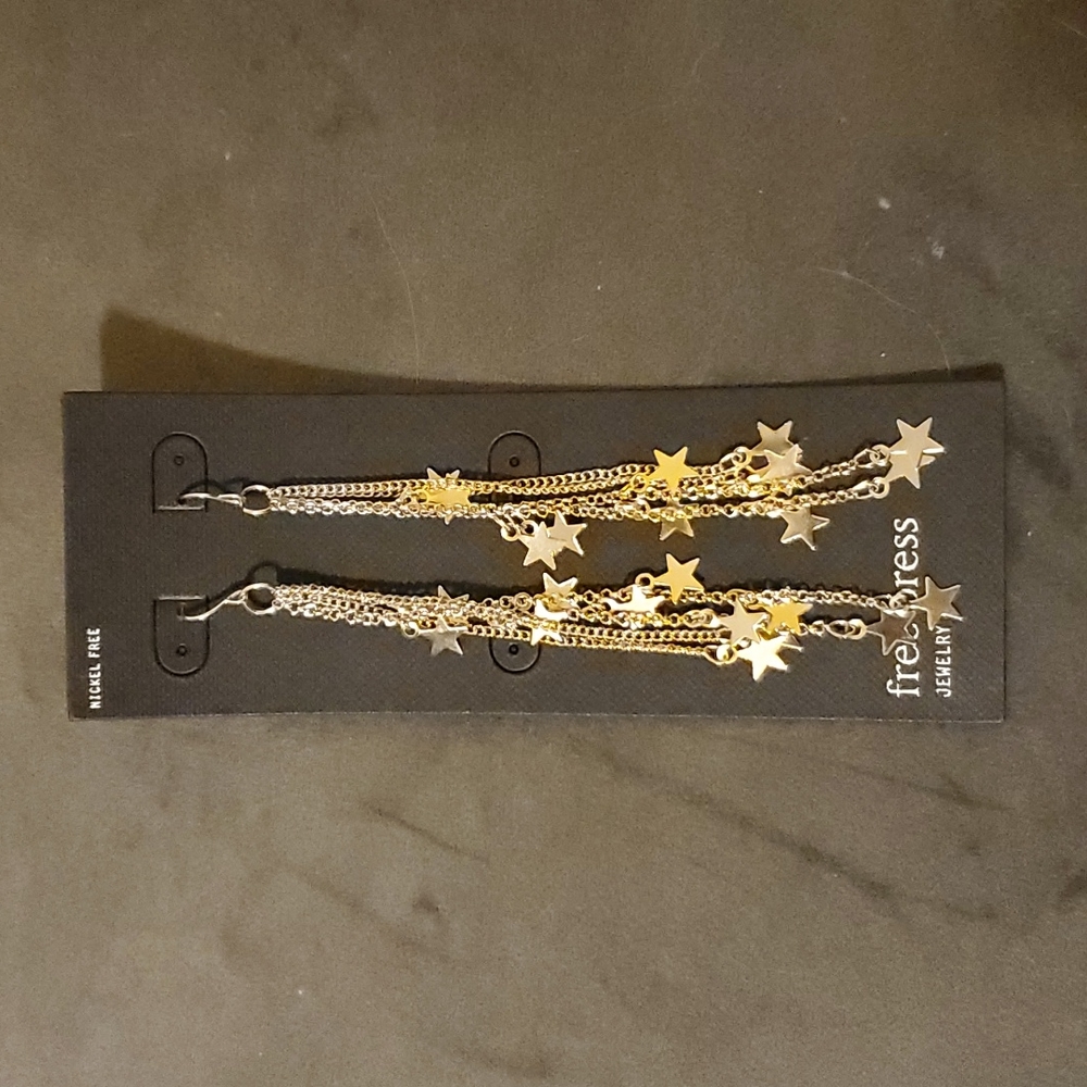 Gold star chain earrings - NWT